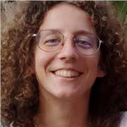 Profesora de matemáticas, física y química. Experiencia previa dando estas asignaturas a nivel de la ESO y Bachillerato. Estudié el grado Ingeniería Química y el Máster en Ingeniería Industrial. También hice el Master en Profesorado de secundaria con espe